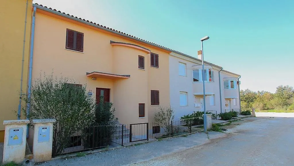 Apartment Stela ميدولين
