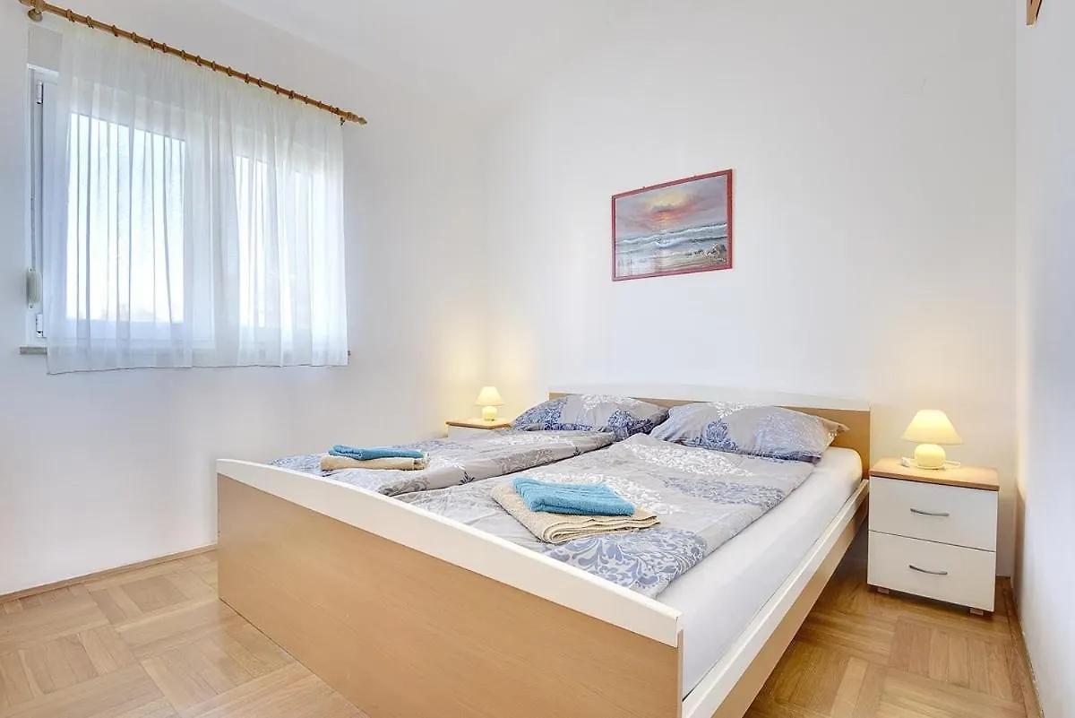 Apartment Stela ميدولين