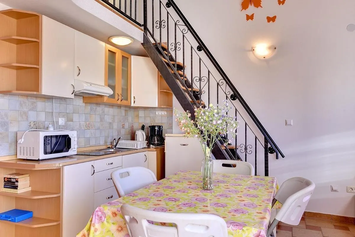 Apartment Stela ميدولين
